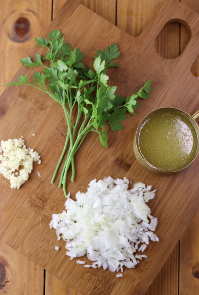 Image showing how to prepare butter, onion, garlic and parsley before making the pie.